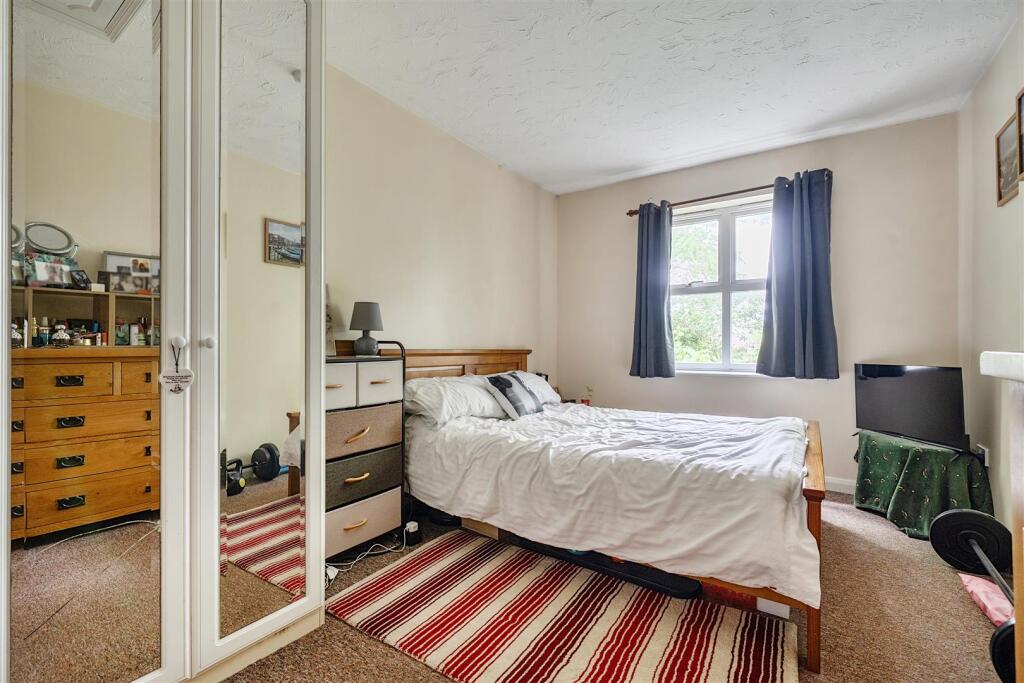 Apartment in Basingstoke and Deane, Lychpit, Riverdene - View 4