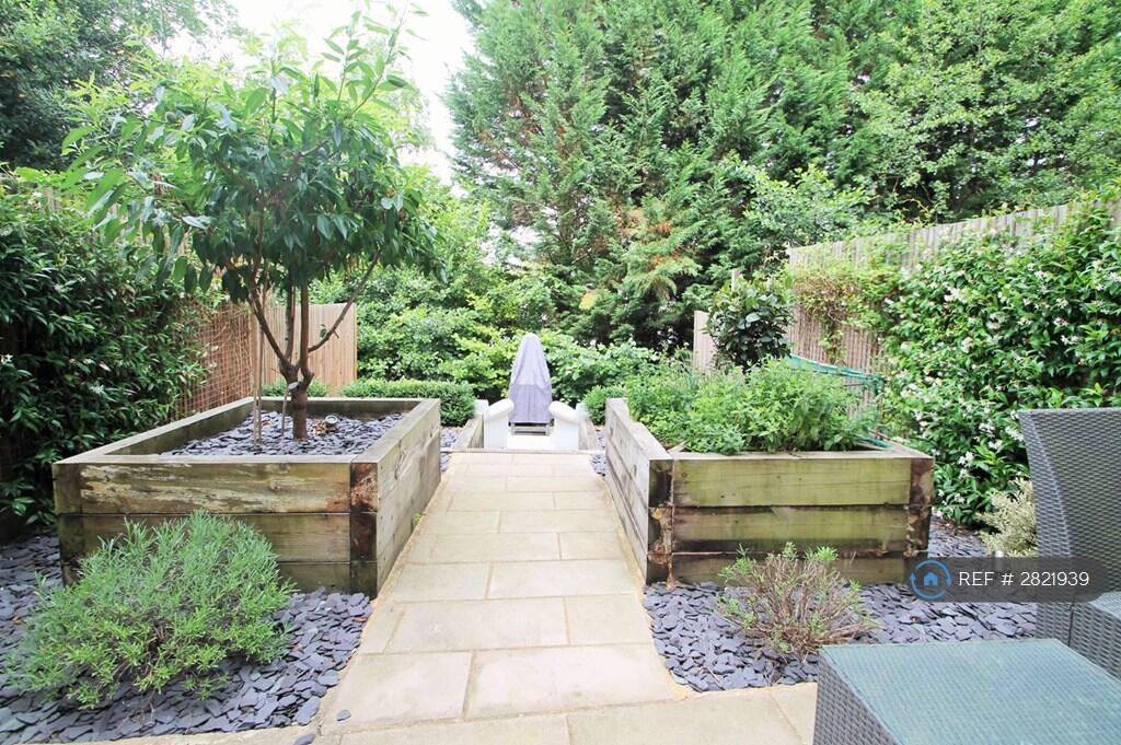 Main image of property: Braybourne Close, Uxbridge, UB8