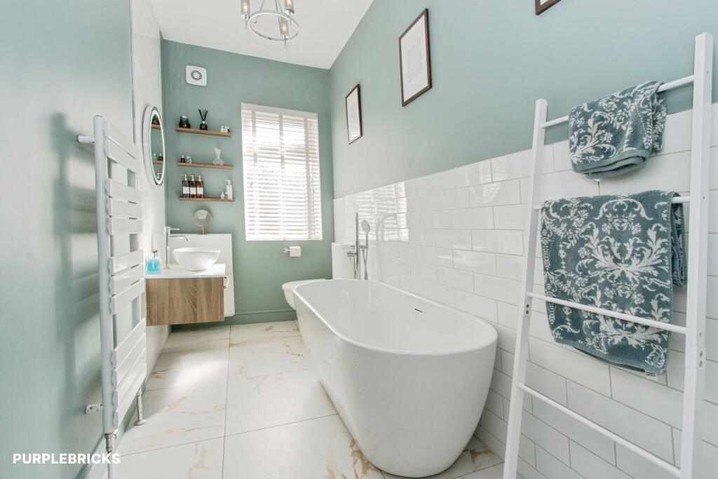 House in Wakefield, Ackworth - View 4