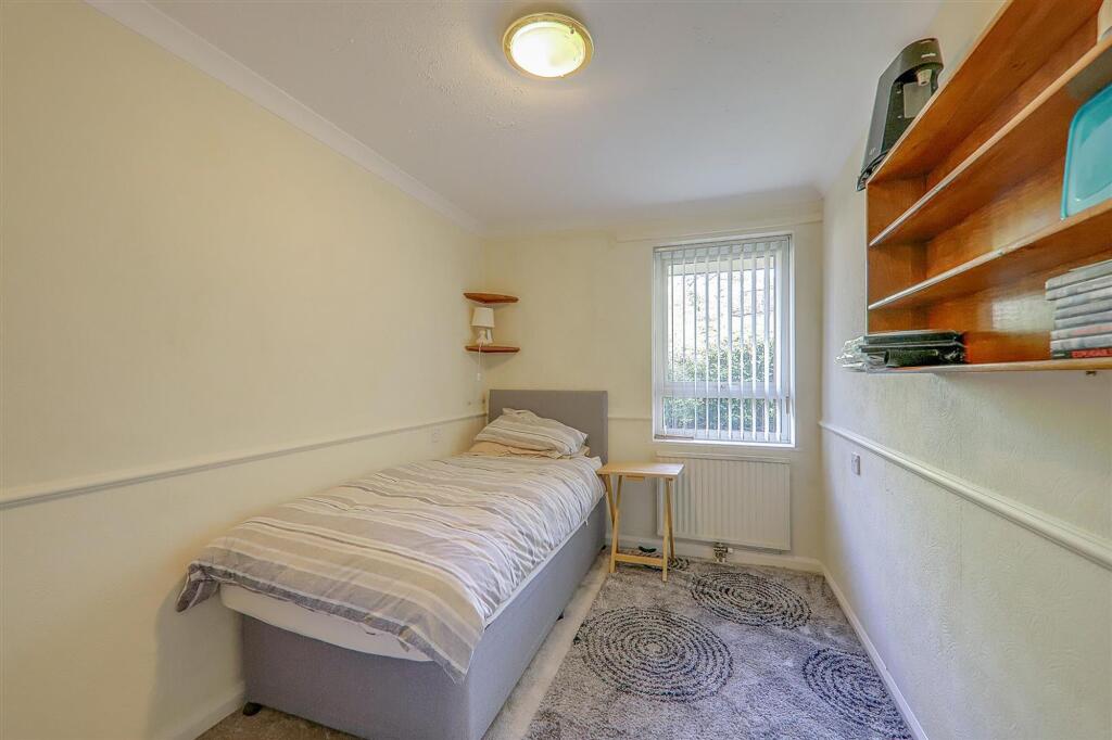 Apartment in Worthing, West Sussex - View 5