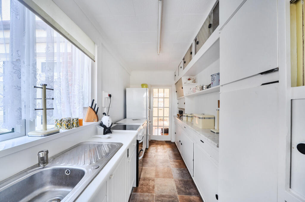 House in Southampton, Midanbury - More