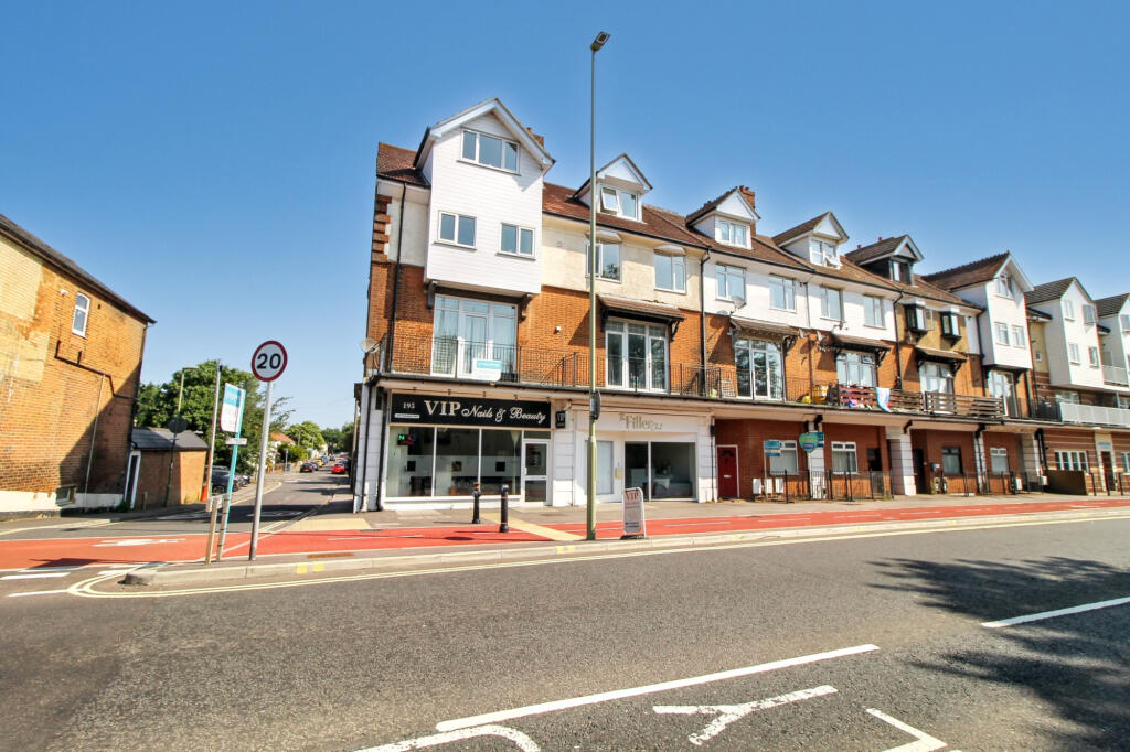 Main image of property: 195 Lynchford Road, Farnborough, Hampshire, GU14