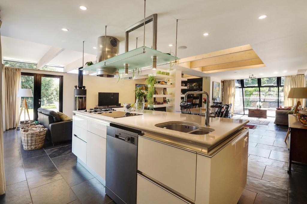 Chart Hill Road, Staplehurst, Kent, TN12 0RW photo 4