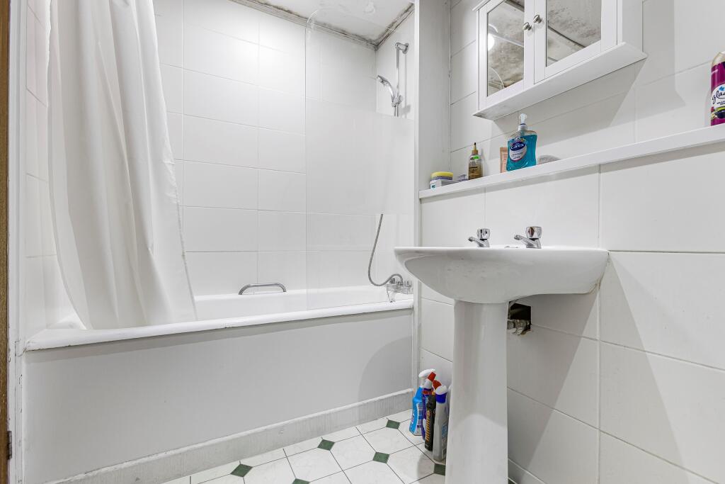 Apartment in Dacorum, The Image - View 4