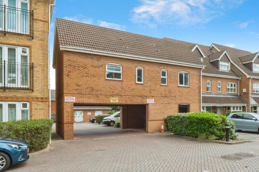 Main image of property: Drum Road, Eastleigh, Hampshire, SO50