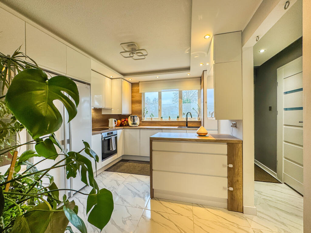 Aureole Walk, Newmarket, Suffolk - View 2