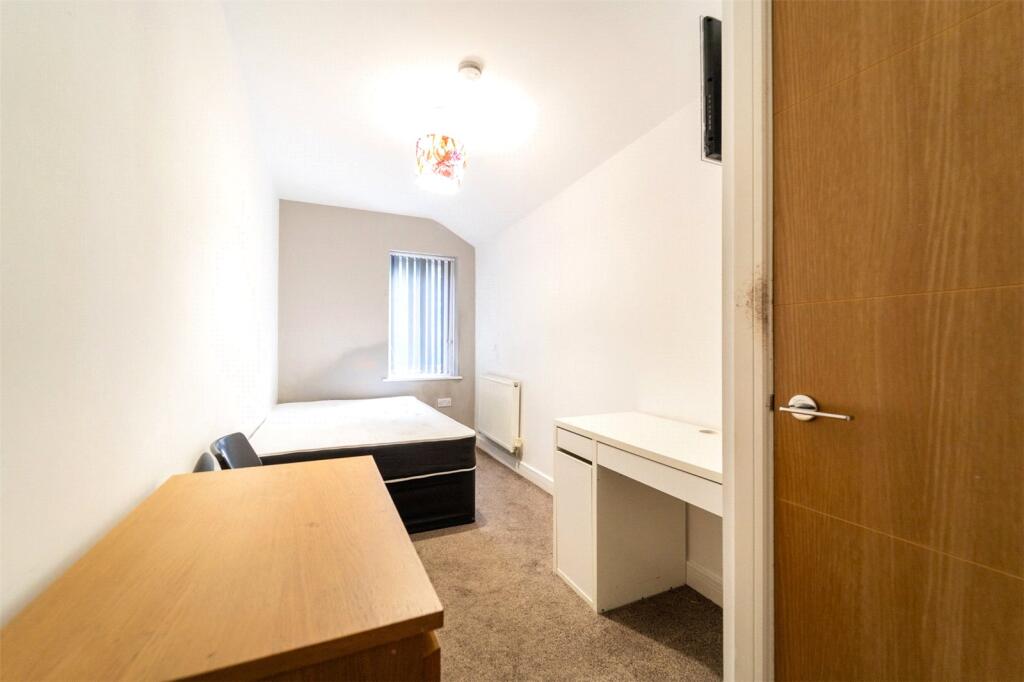 6 bedroom house for rent