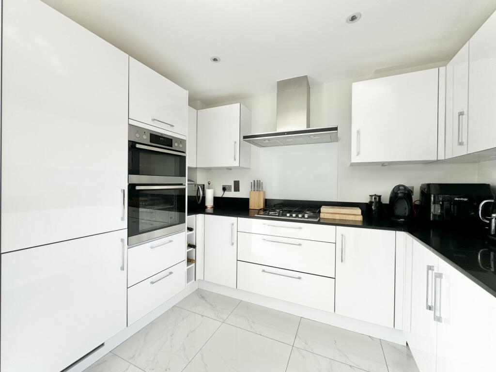 House in Luton - View 5