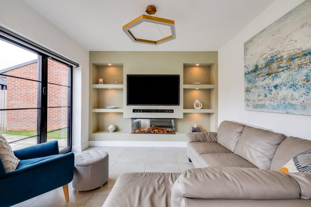 House in Northwich, Wildings Croft, Davenham - More
