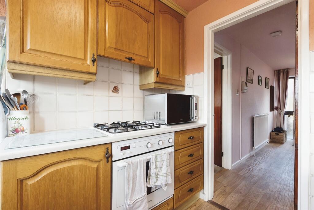 House in Gedling, Nottinghamshire - View 2