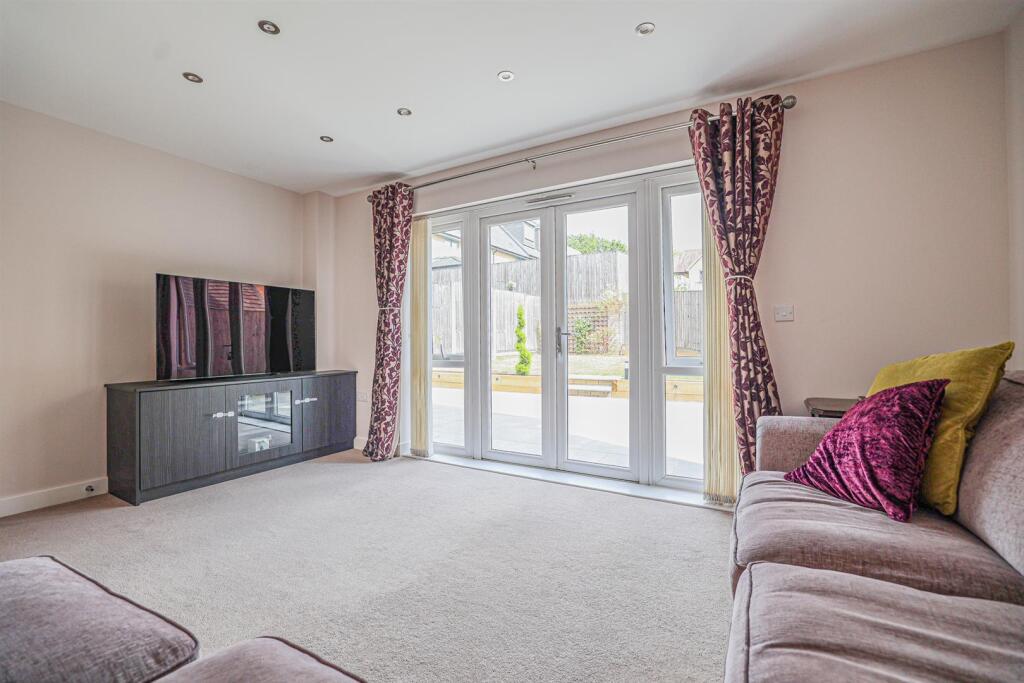 House in Dacorum, Hertfordshire - View 3