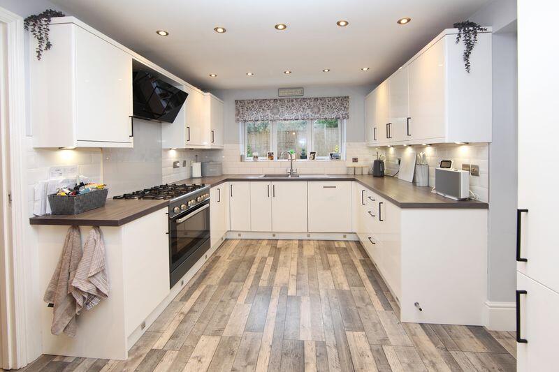 Barlow Close, Randlay photo 4