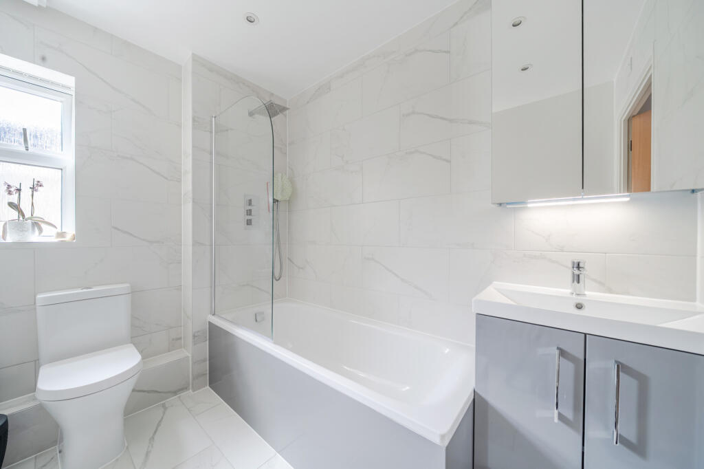 Apartment in Kingston upon Thames - View 5