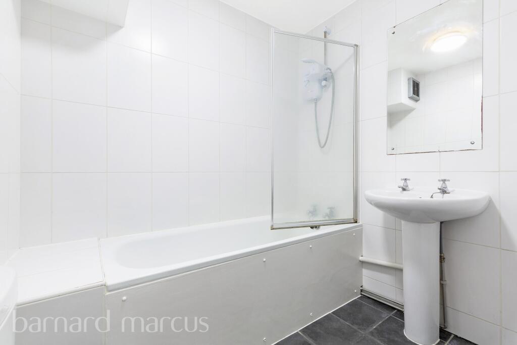 Apartment in Elmbridge, Surrey - View 5