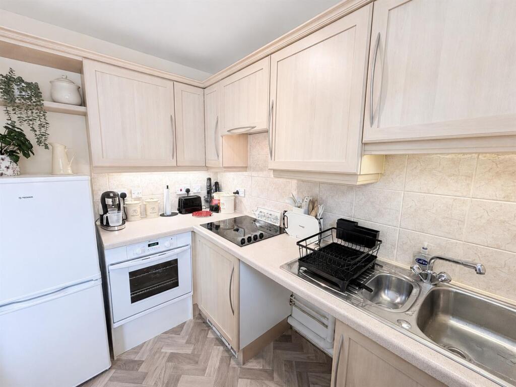 Apartment in Calderdale, West Yorkshire - View 3