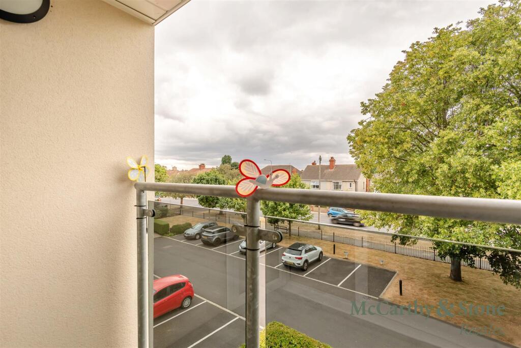 Apartment in Doncaster, North East Lincolnshire - More