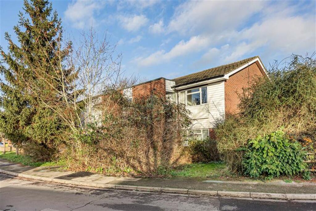 Main image of property: Chiltern Drive, Charvil, Reading