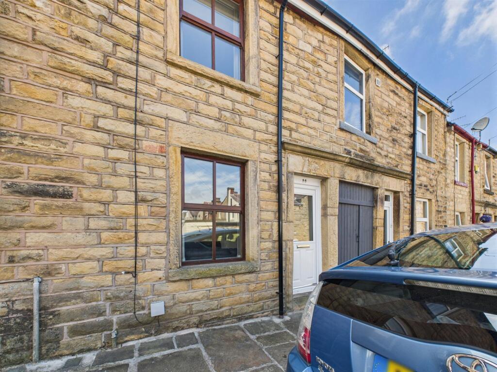 4-bed terraced on Aberdeen Road, Lancaster, £240,000