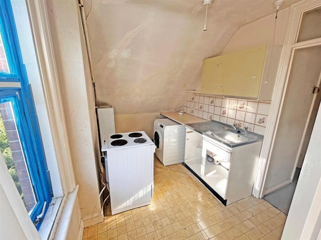 Apartment in Reigate, Reffles Bridge, Meadvale - View 3