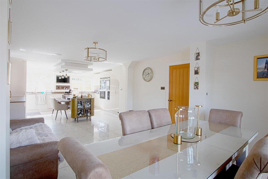 House in Basildon, Billericay - View 4