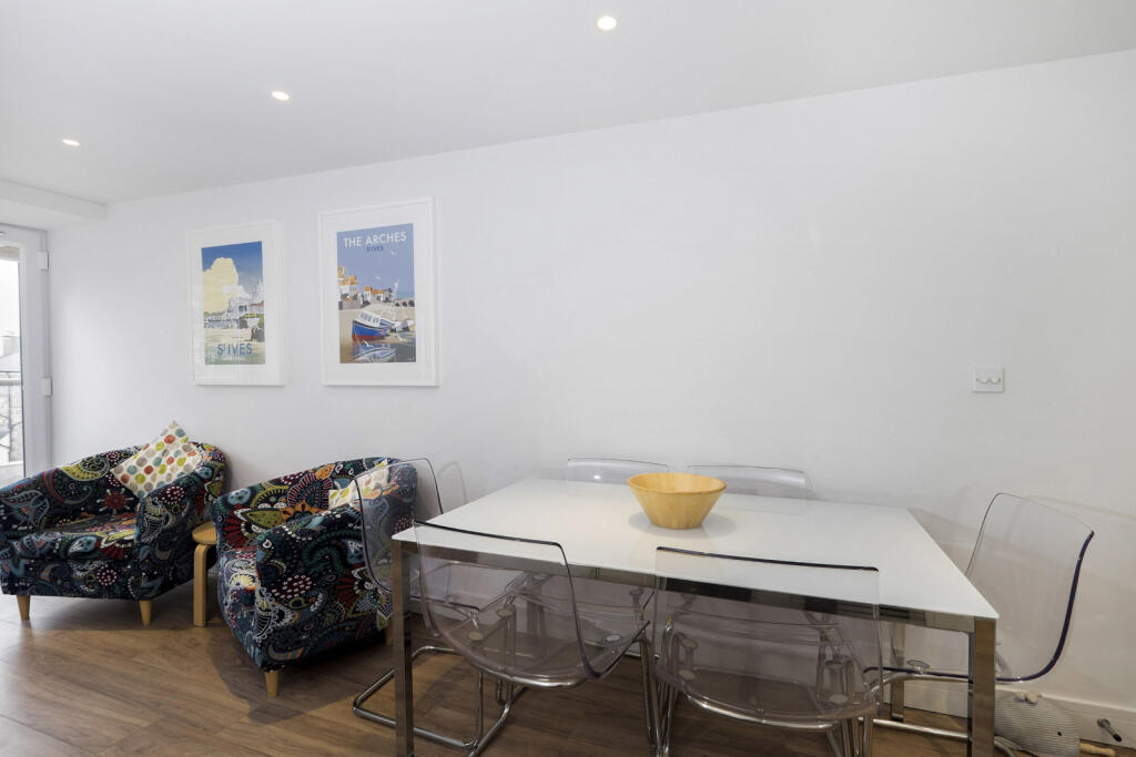 Apartment in Truro - View 3