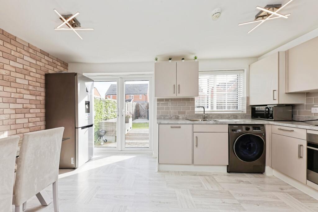 Corminster Avenue, Aylesham, Canterbury, Kent, CT3 photo 3