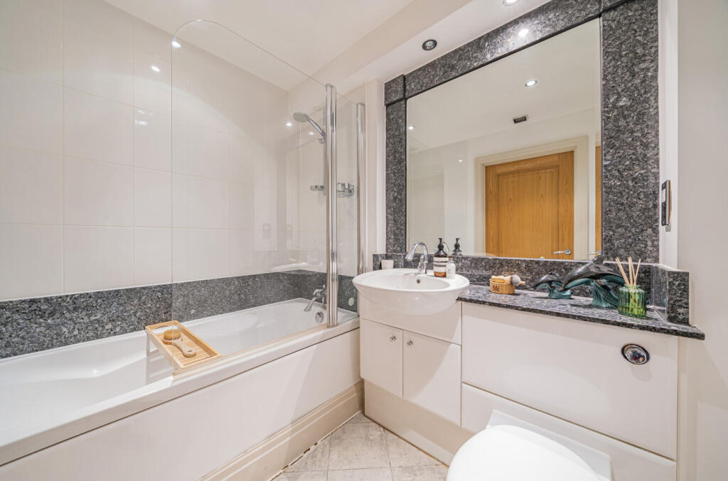 Apartment in London - More