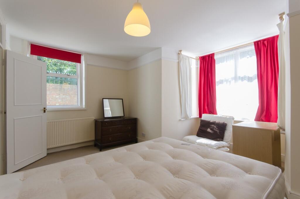 Apartment in London - View 5