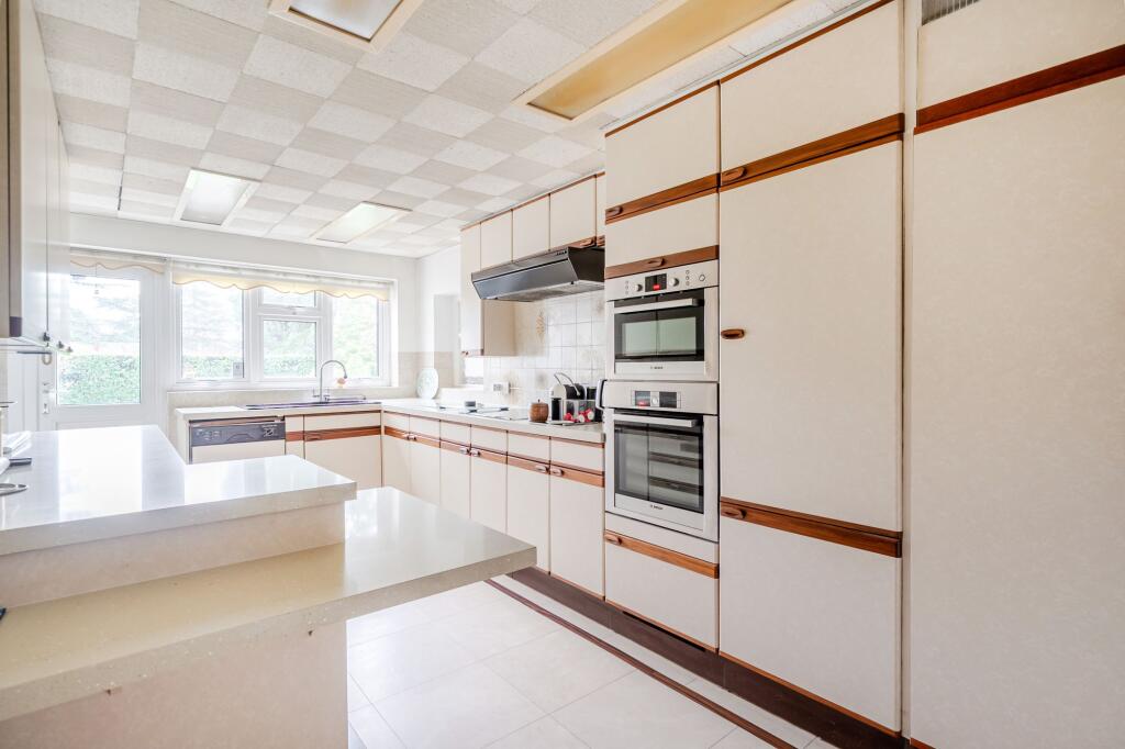 Greville Park Avenue, Ashtead, KT21 photo 4