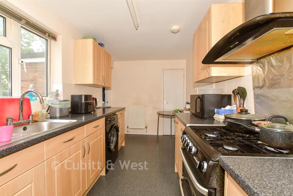 Lark Rise, Langley Green, Crawley, West Sussex photo 3