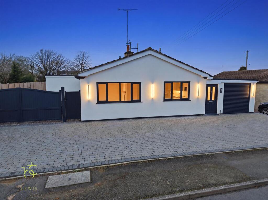 Main image of property: The Green, Pinvin