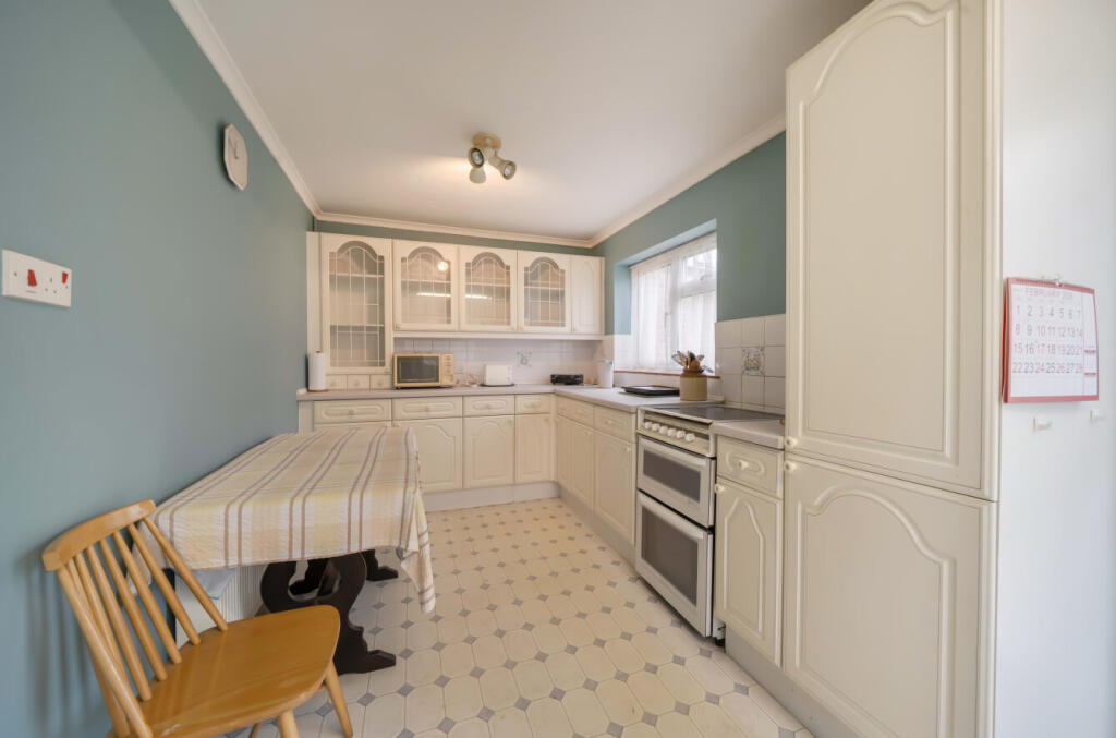 Highfield Path, Farnborough, Hampshire, GU14 - View 2