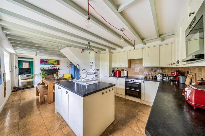 KITCHEN/DINING ROOM