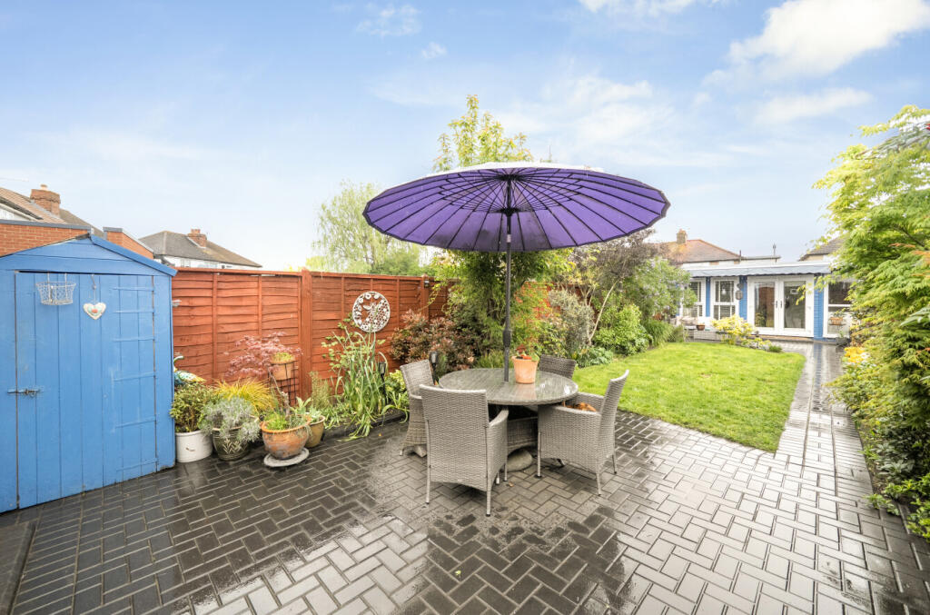 Pembroke Avenue, Hersham, Surrey, KT12 – pohled 4