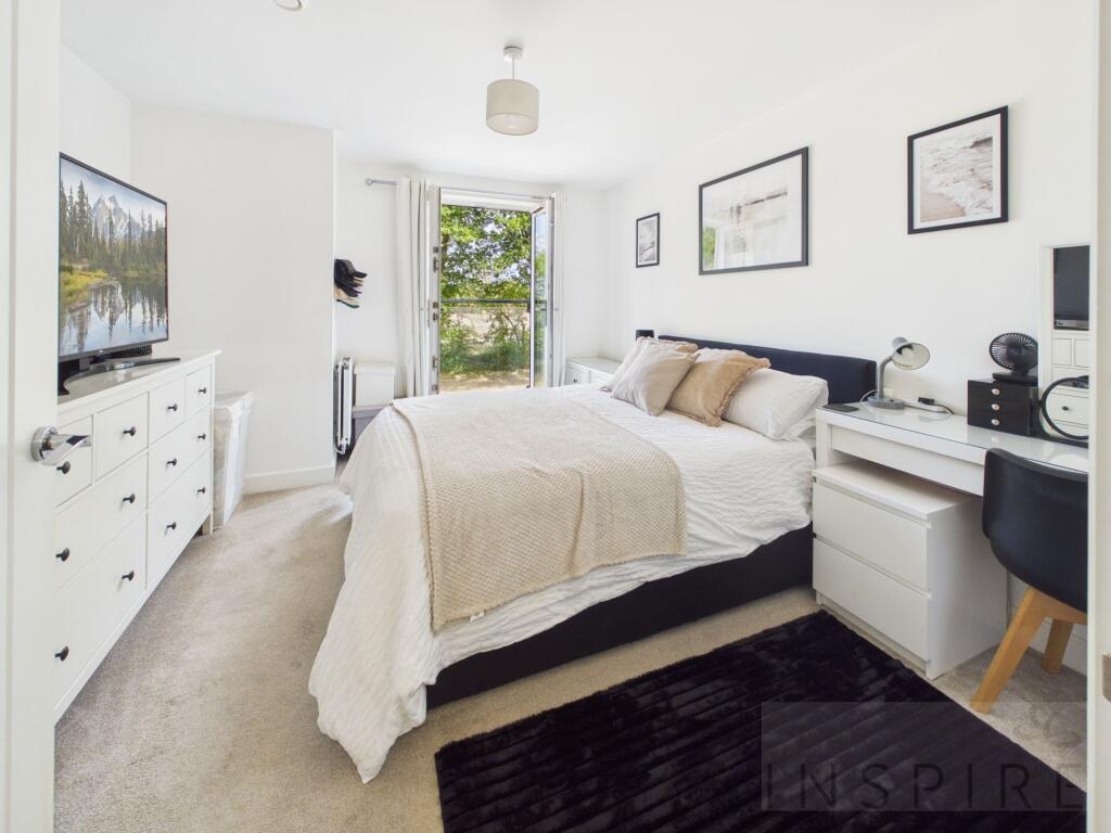 Apartment in Redhill - More