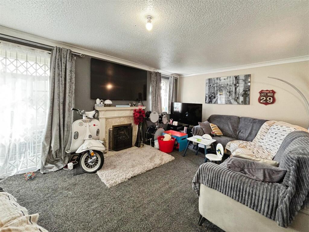 House in Bradford, West Bowling, Wibsey - View 5