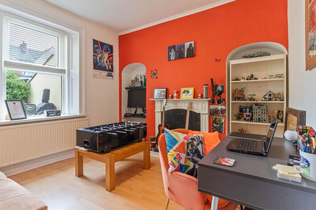 House in Newport - View 4