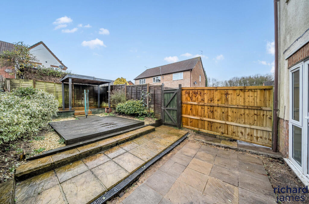 Pearce Close, Kingsdown, Swindon, SN2 photo 4