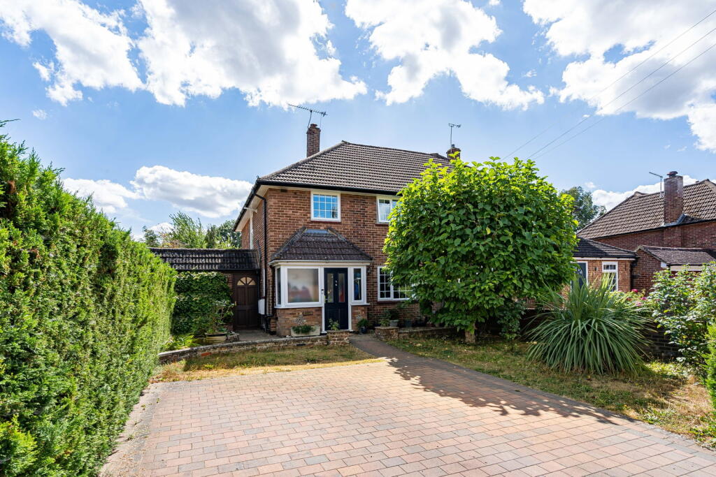 Main image of property: Lower Shott, Great Bookham KT23