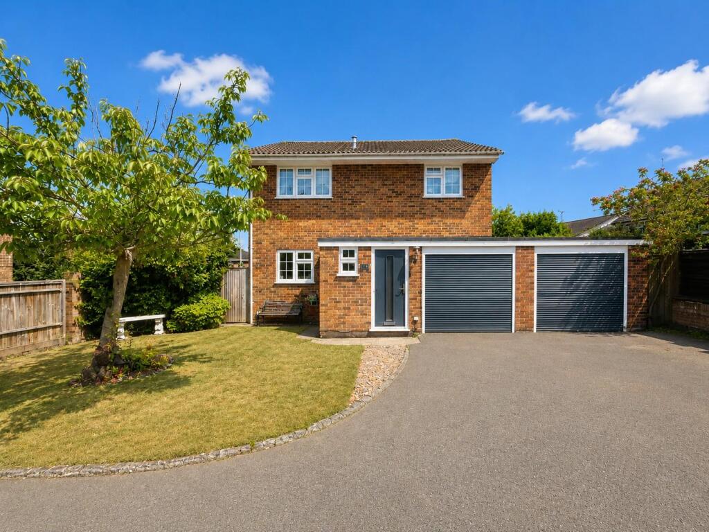Main image of property: Kipling Close, Yateley, GU46