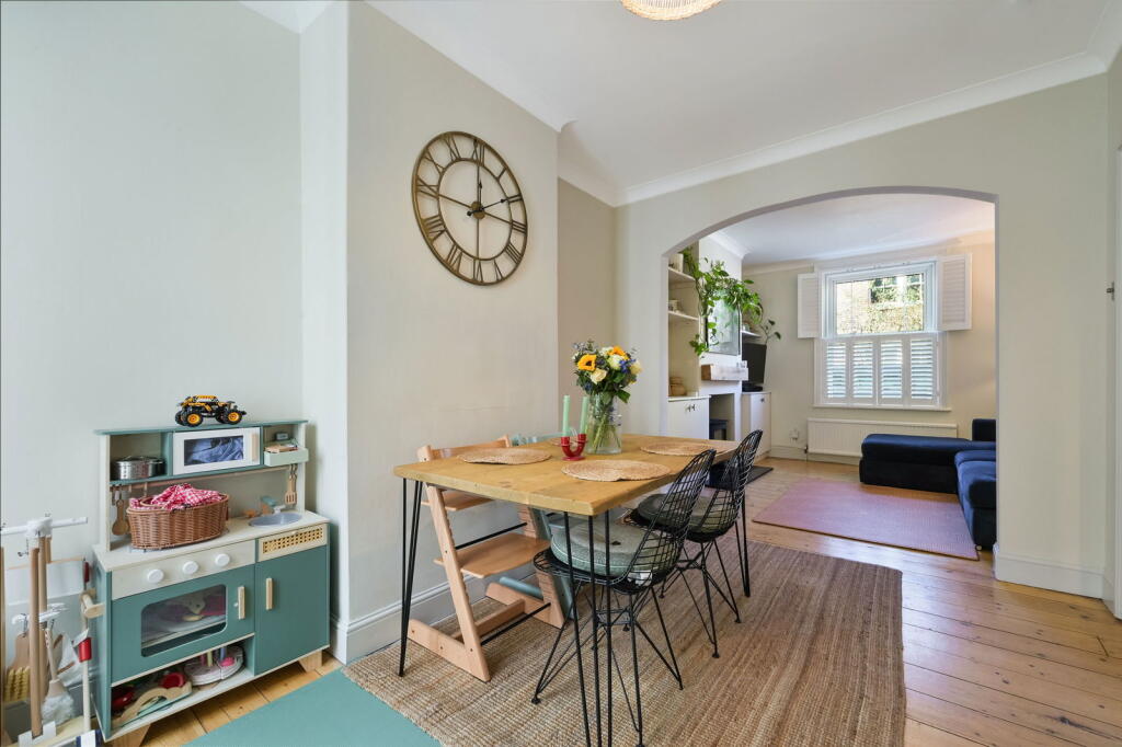 House in Reigate, South Park - View 4
