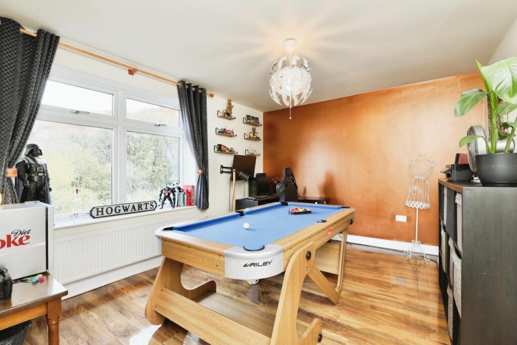 Meadowhead, Woodseats, Sheffield, S8 7UA photo 3