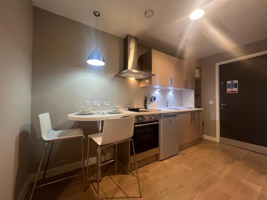 Apartment in Newcastle upon Tyne - View 4