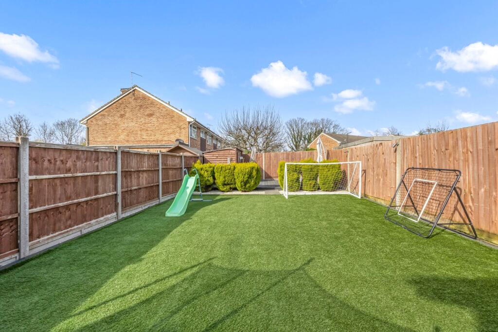 House in Crawley, Gossops Green - View 3