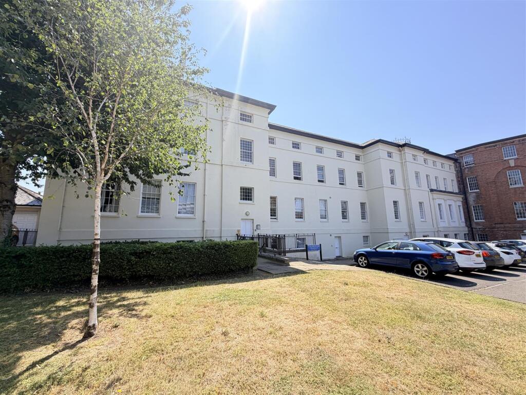 Main image of property: The Crescent, Gloucester