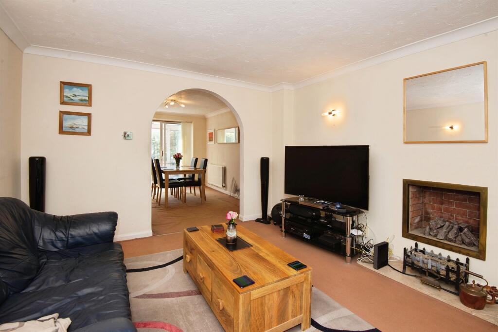 Kitwood Drive, Lower Earley, Reading photo 4