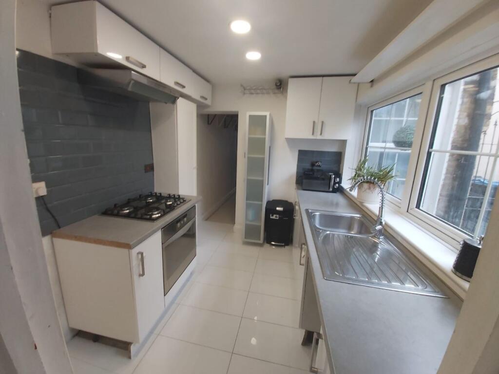 Main image of property: a Chelsham Road, South Croydon