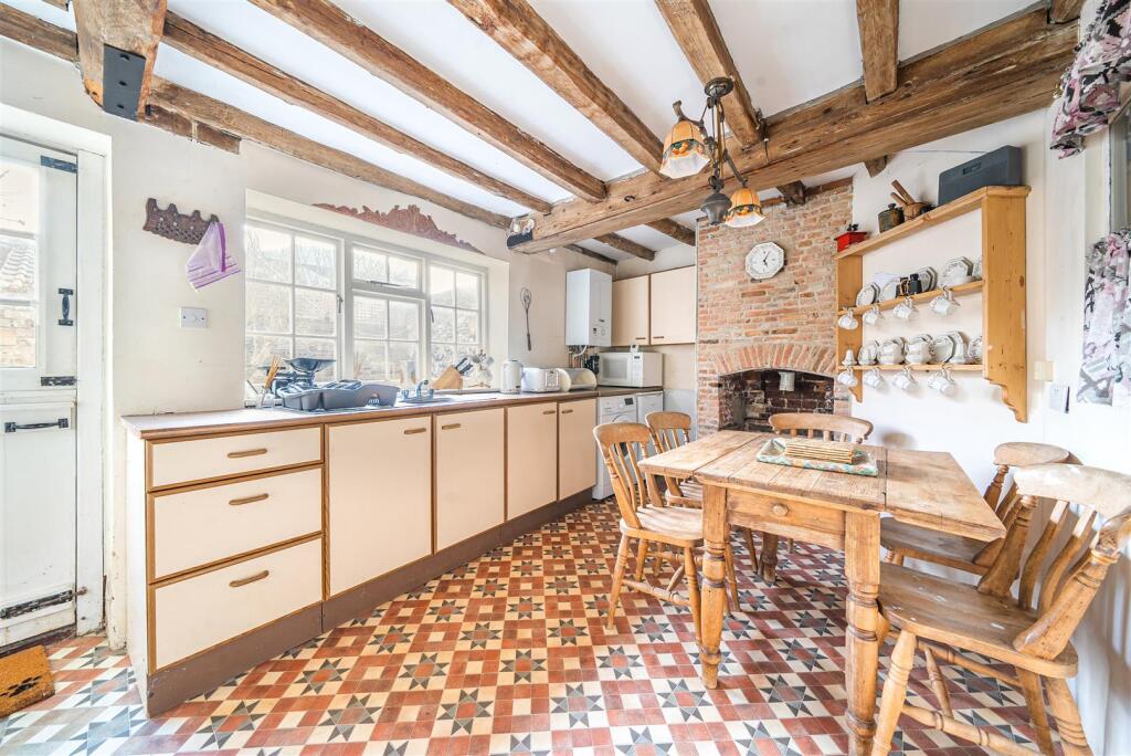 House in Dover, Poulders Gardens, Sandwich - More