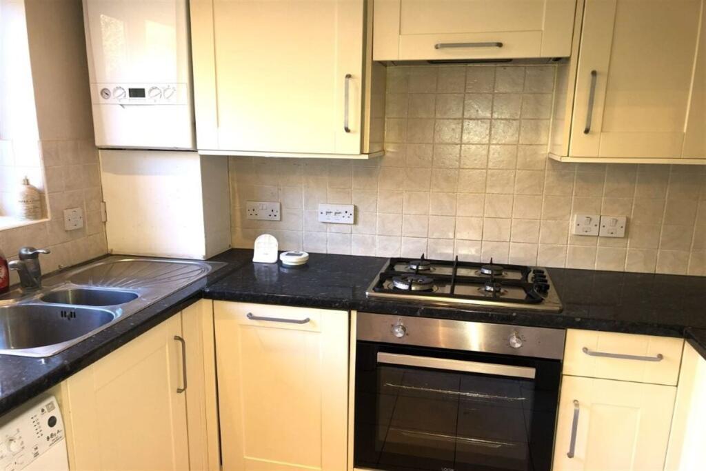2-bed semi-detached on 2 bedroom Semi-Detached House in Farnborough, £335,000
