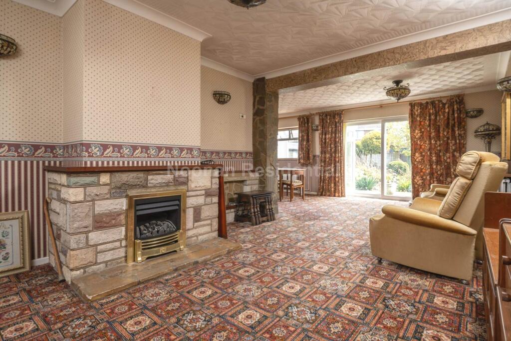Park Crescent, Little Paxton photo 3